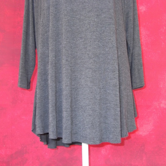 EUC Maurices Grey Flowy Top Size 2 (20/22) - Picture 2 of 8